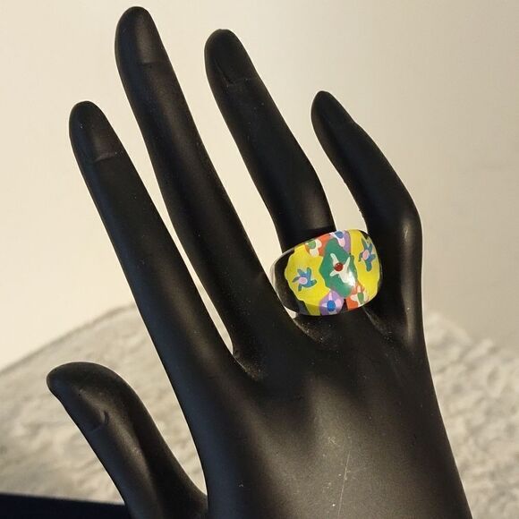 Lucite Bubble Ring Yellow With Flowers - Picture 5 of 5